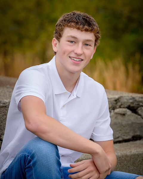 senior boy posing for senior pictures in wareham